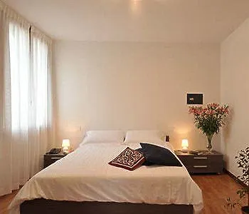 Verona Class ApartHotel Residenze del Cuore 2*,