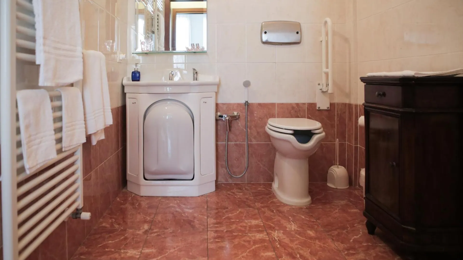 Verona Class ApartHotel Residenze del Cuore 2*,