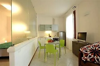 **  Verona Class Aparthotel 